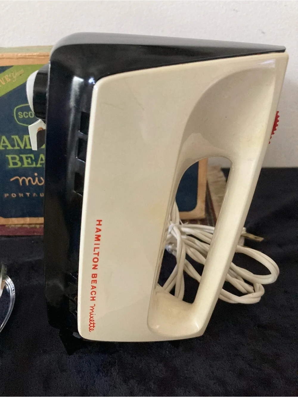 Hamilton Beach Scovill White Hand Mixer Mixette Vintage Works